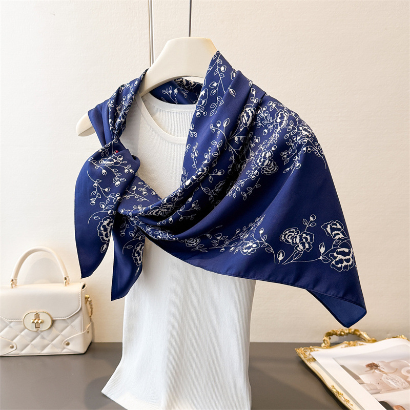 Luxury Vintage 90X90cm Square  - Ascot Neck Scarf recension och pris