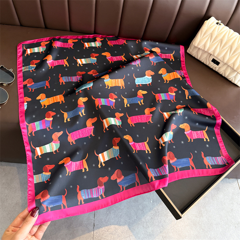 Fashion Wiener Dog Print Banda - Silk Neck Scarf recension och pris