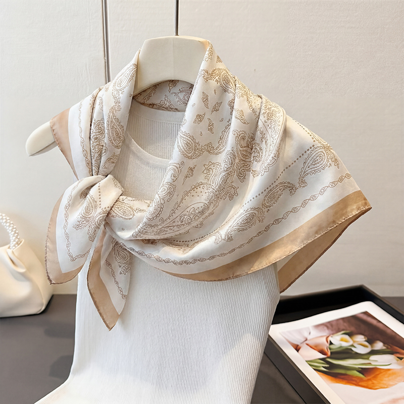 Vintage Beige Paisley Print Sq - Silk Neck Scarf recension och pris